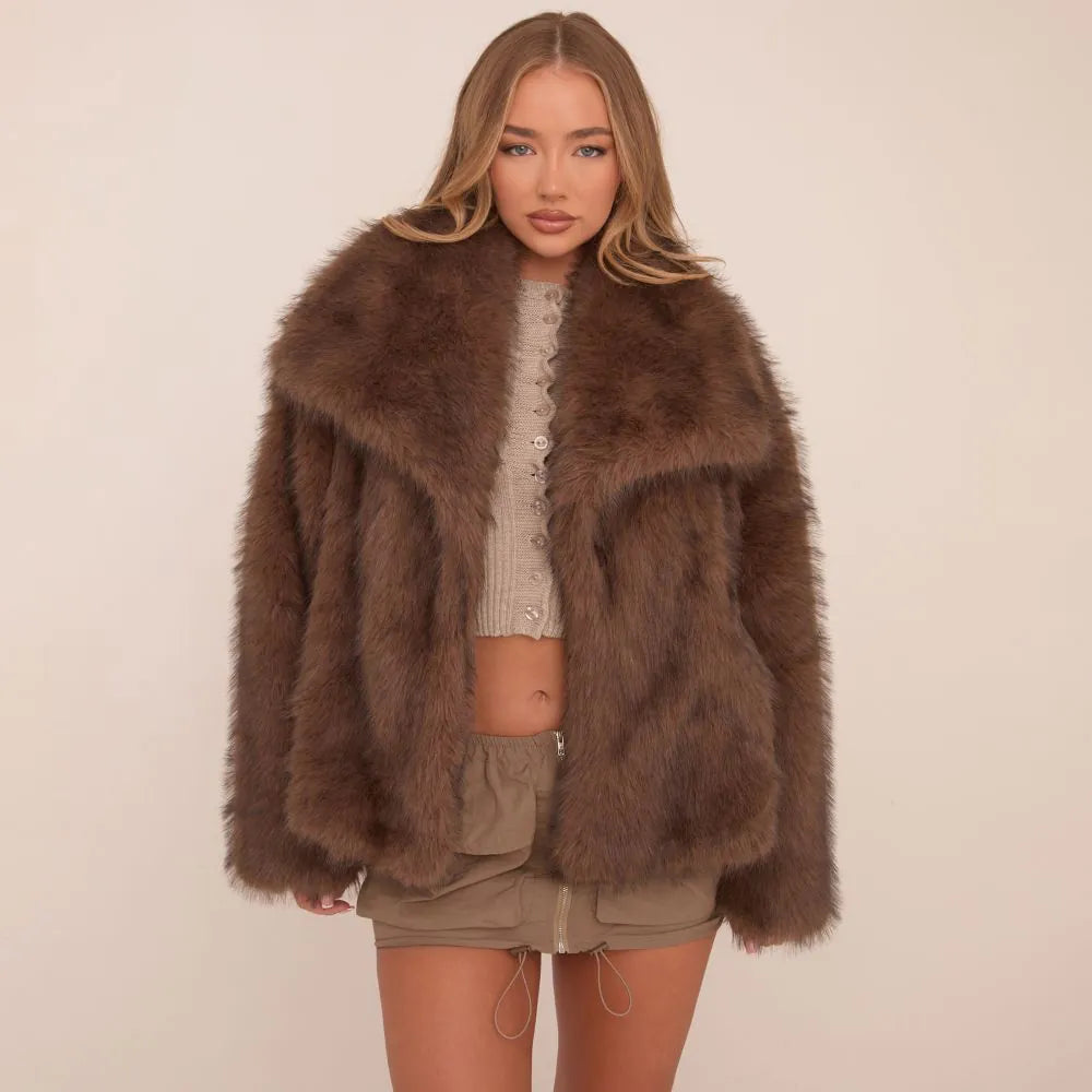 Plunora - Luxueuze Bruine Faux Fur Jas voor een Gedurfde Winterlook