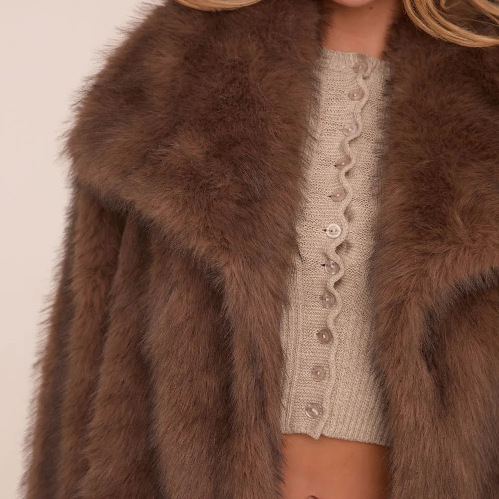 Plunora - Luxueuze Bruine Faux Fur Jas voor een Gedurfde Winterlook