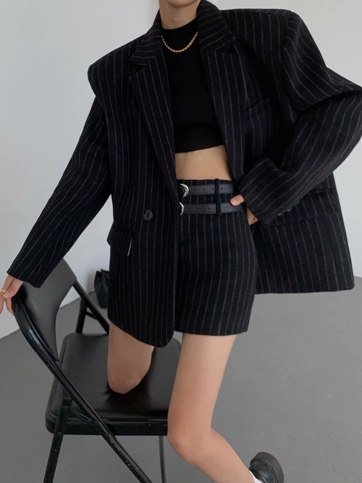 Plunora - Oversized Blazer van Tweed met Pinstripe