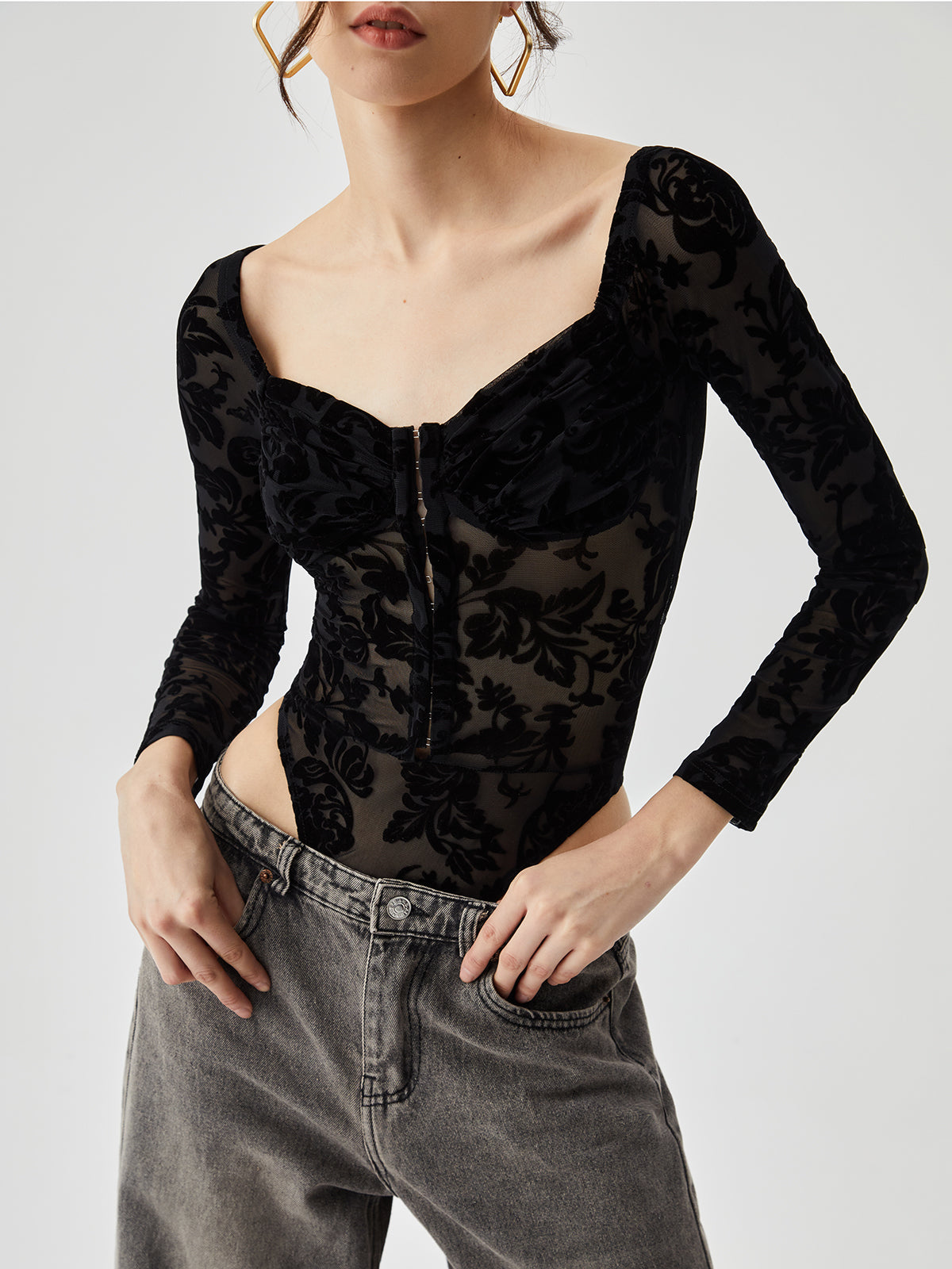 Plunora - Semi-sheer Velvet Jacquard Mesh Bodysuit met Lage Halslijn