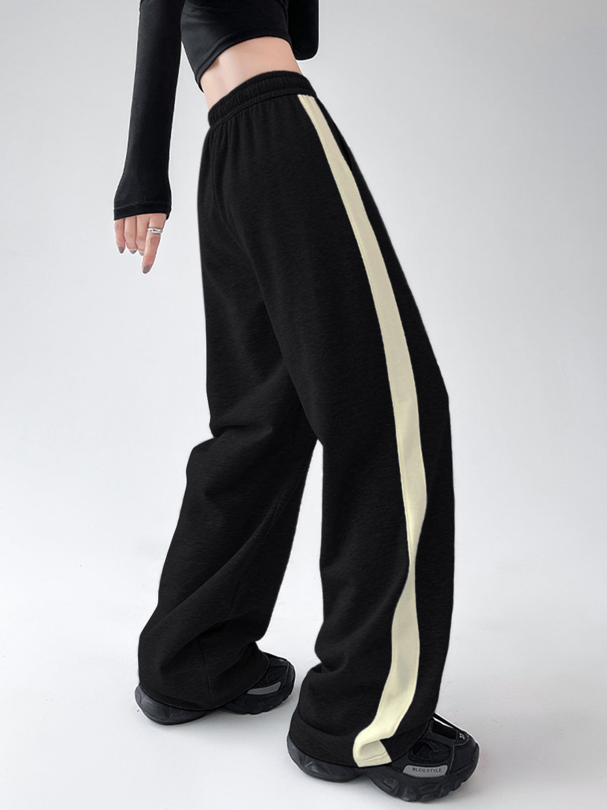 Plunora - Wide Leg Sweatpants met Trekkoord en Contrasterende Bies