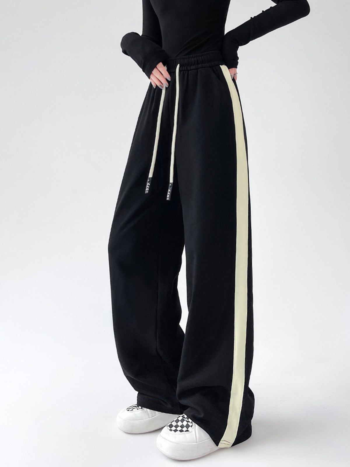 Plunora - Wide Leg Sweatpants met Trekkoord en Contrasterende Bies