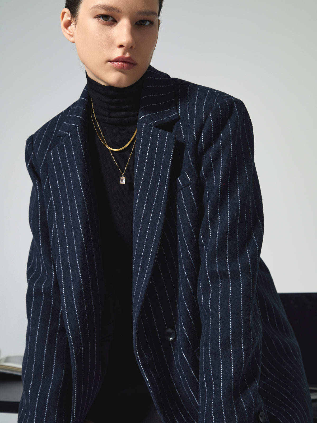 Plunora - Oversized Blazer van Tweed met Pinstripe