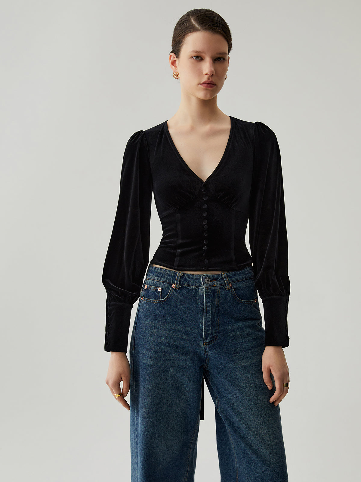 Plunora - Fluwelen Crop Top met Knopen en V-hals