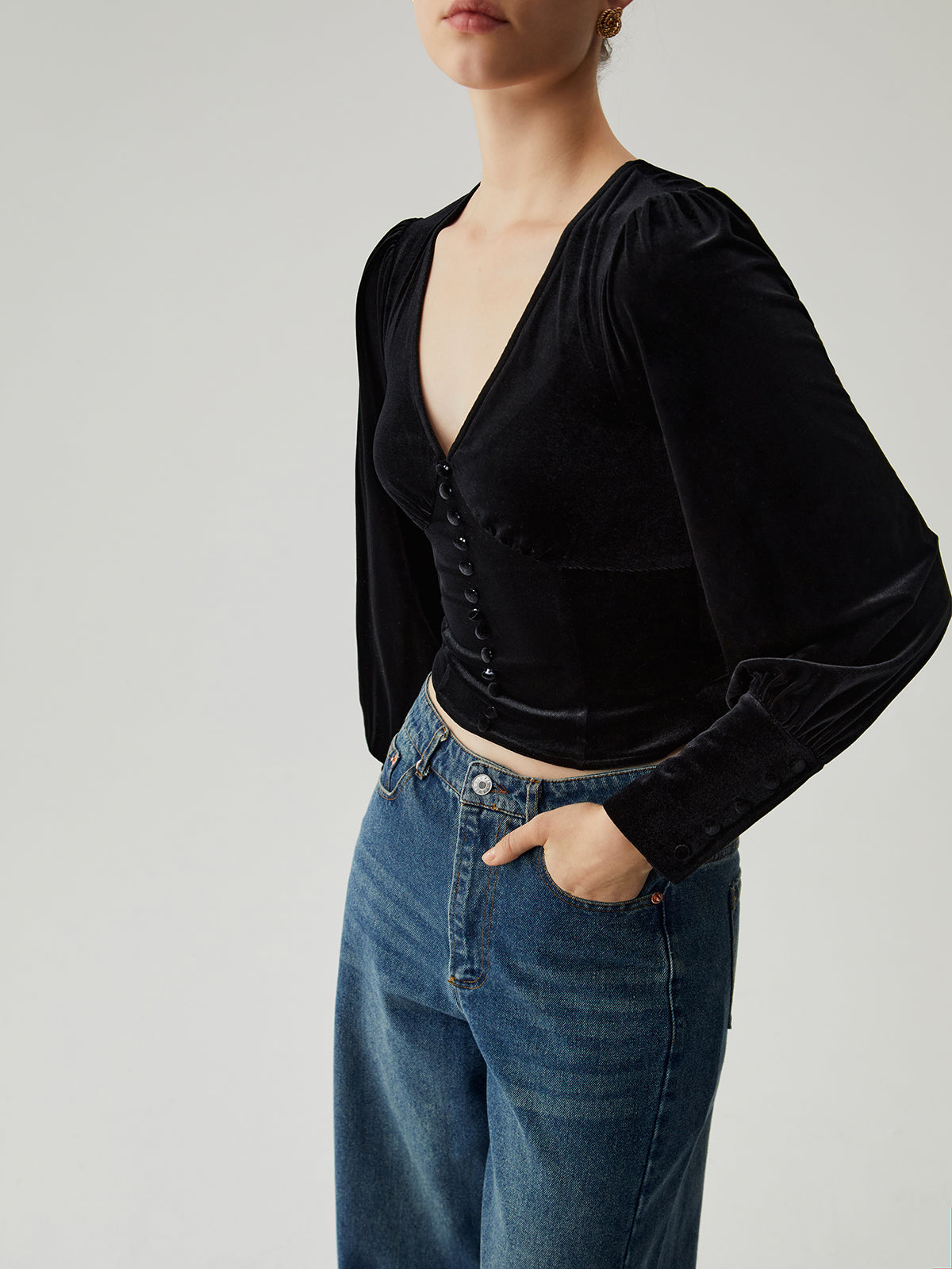 Plunora - Fluwelen Crop Top met Knopen en V-hals