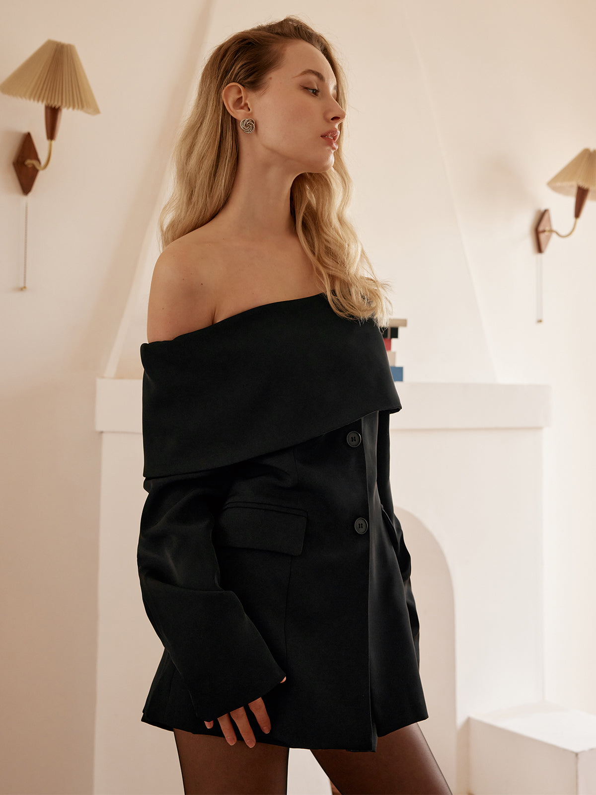 Plunora - Off-Shoulder Blazer met Knopen en Zakken