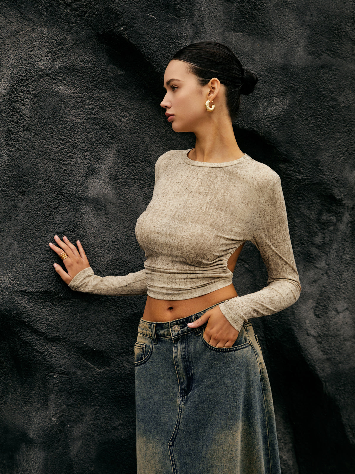 Plunora - Crop Top met Lange Mouwen en Open Rug met Trekkoord