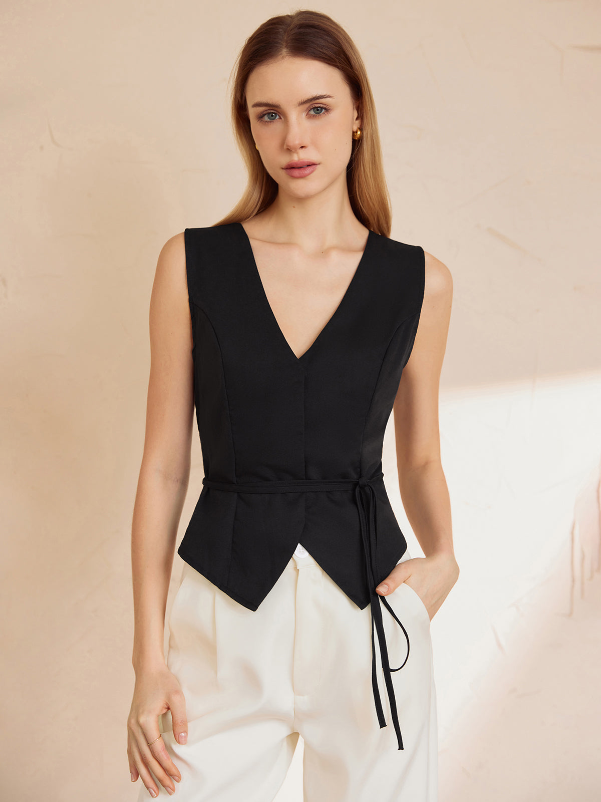 Plunora - Basic Waistcoat Met Geknoopte V-Hals