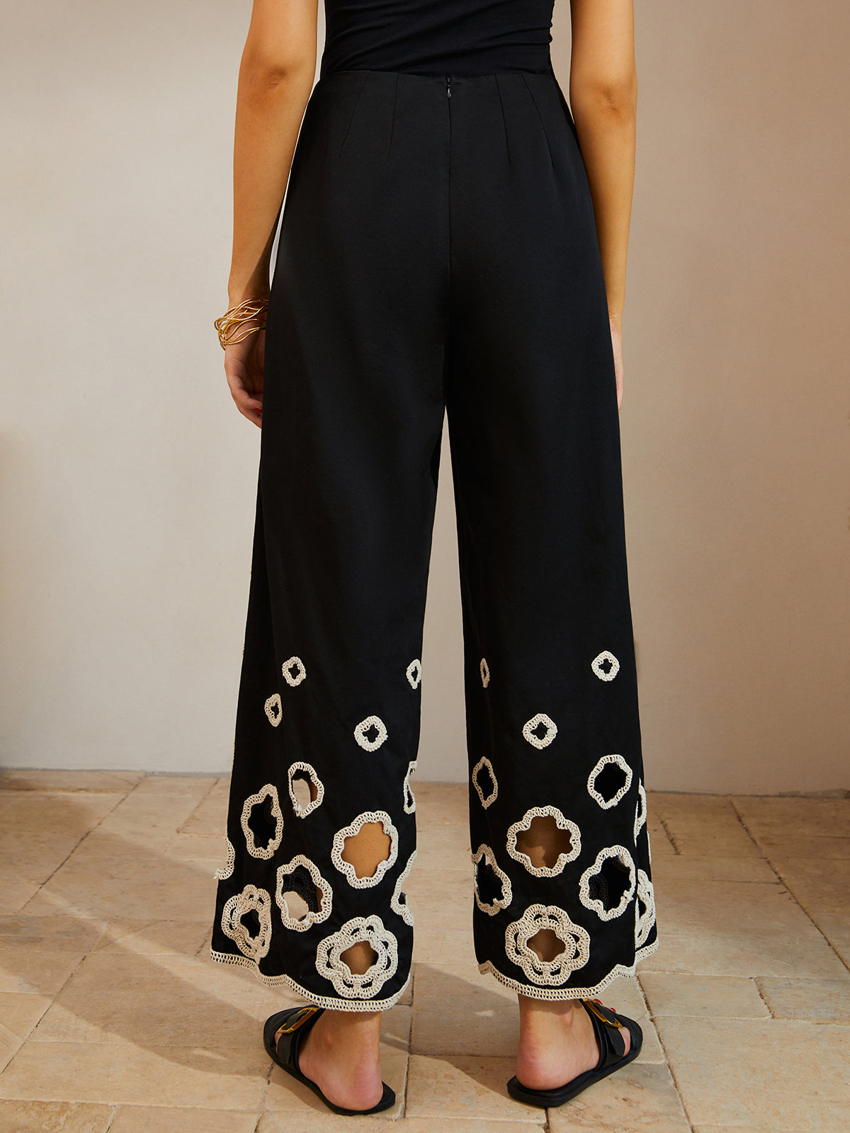 Plunora - Katoenen Cropped Broek met Holle Borduurdetails