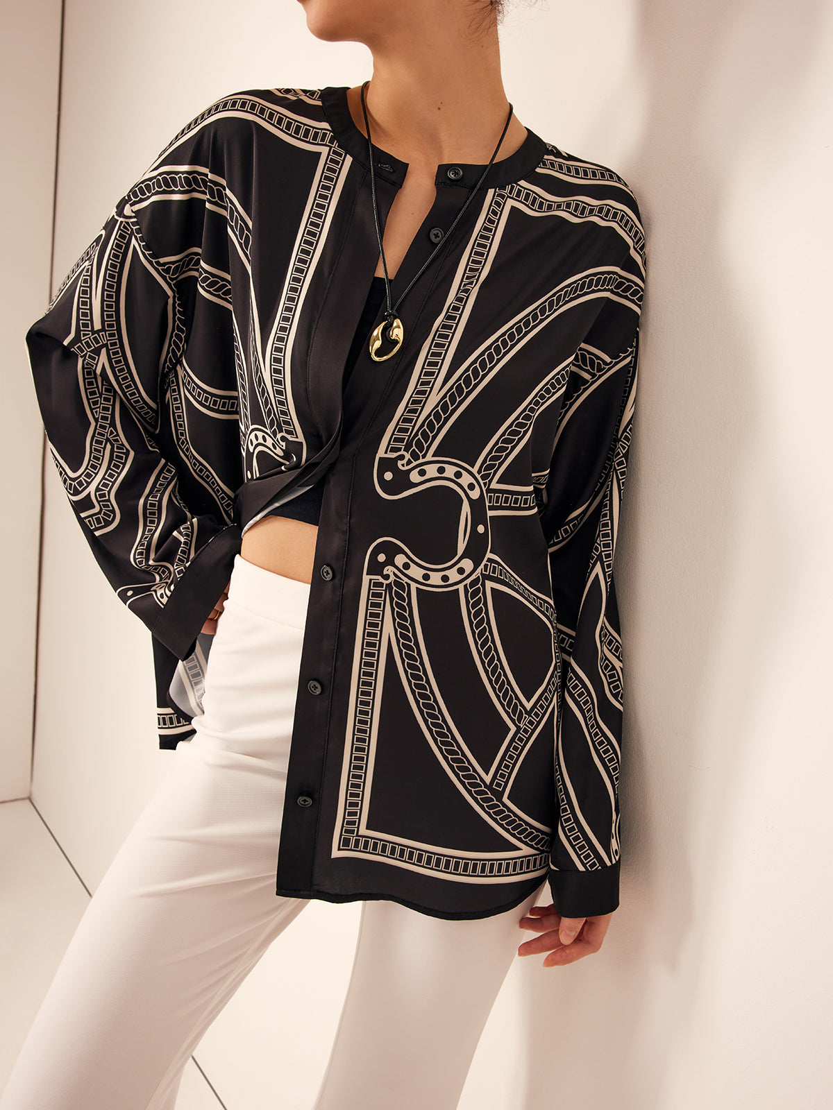 Plunora - Boheemse Satijnen Blouse Met Print En Knoopsluiting