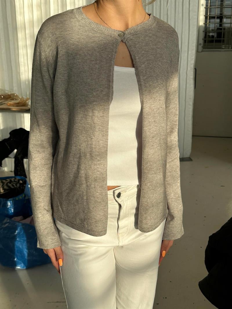 Plunora - Zachte Cardigan Met Enkel Knoopsluiting